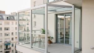 Véranda sur balcon : contraintes, budget et autorisations